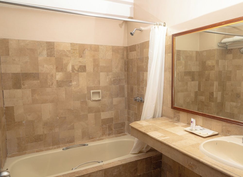 Cebu Grand Hotel Vibo Place Capitol Deluxe Double or Twin Room 9