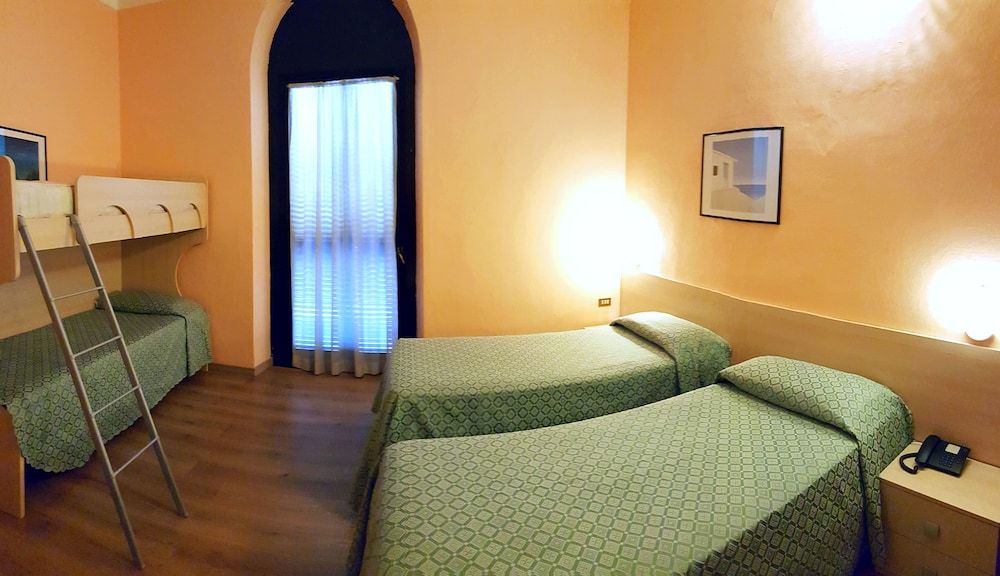 Hotel Europa Triple Room, 3 Twin Beds 3