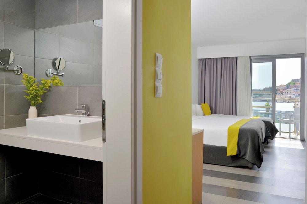 Airotel Galaxy Standard Triple Room, City View 11