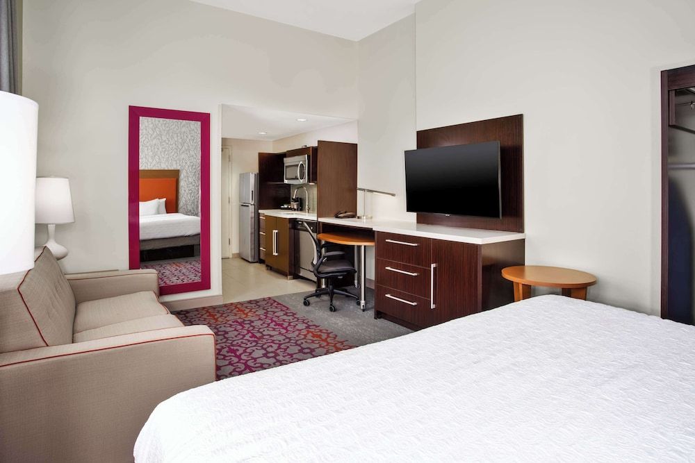 Studio, 1 King Bed, City View, Corner