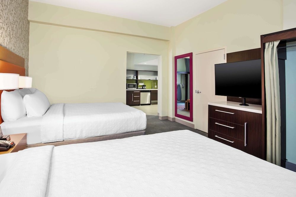 Studio, 2 Queen Beds