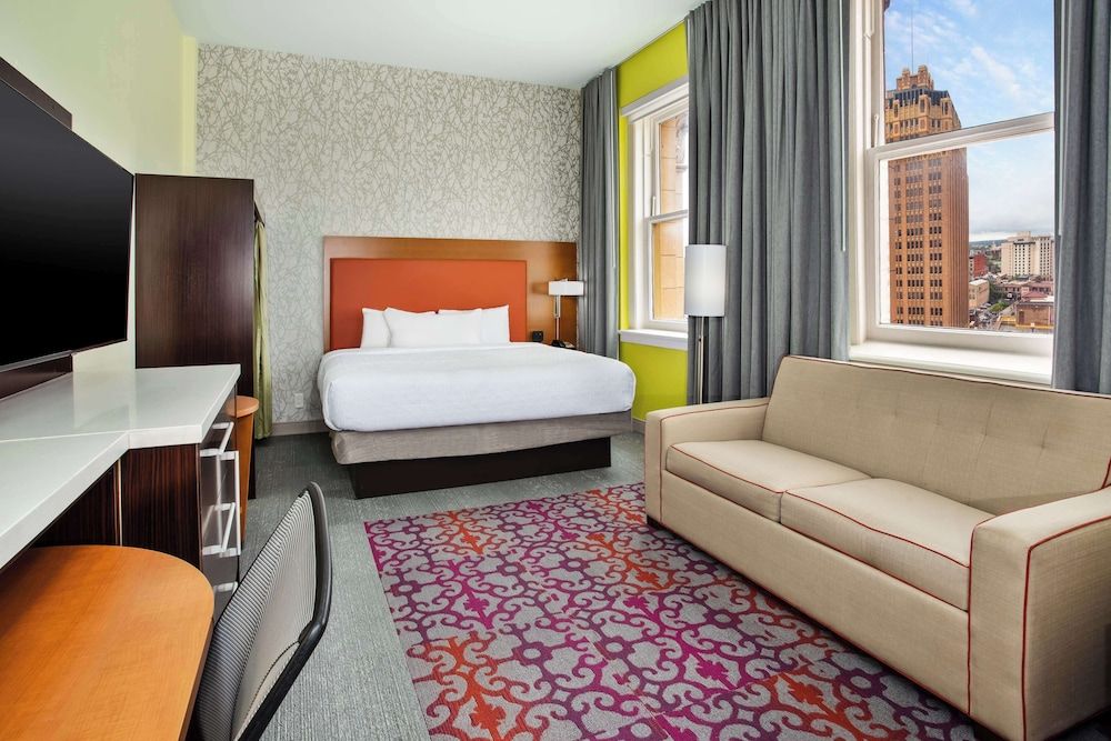 Studio, 1 King Bed, Accessible, Non Smoking (Roll-in shower)