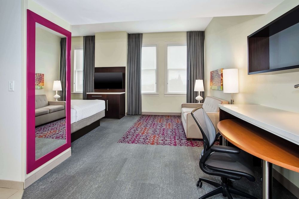 Studio, 1 King Bed, City View, Corner