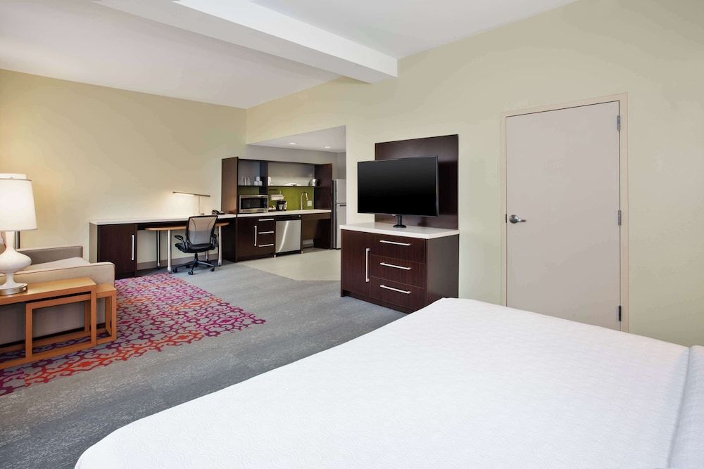 Studio, 1 King Bed, Accessible, Bathtub