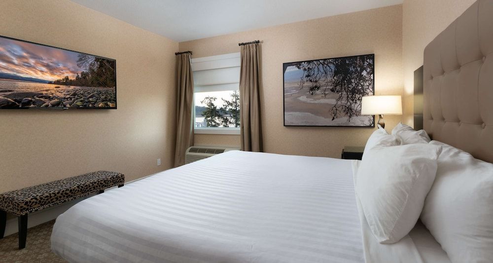 Suite, 1 King Bed, Non Smoking (Separate Living Room;with Sofabed)