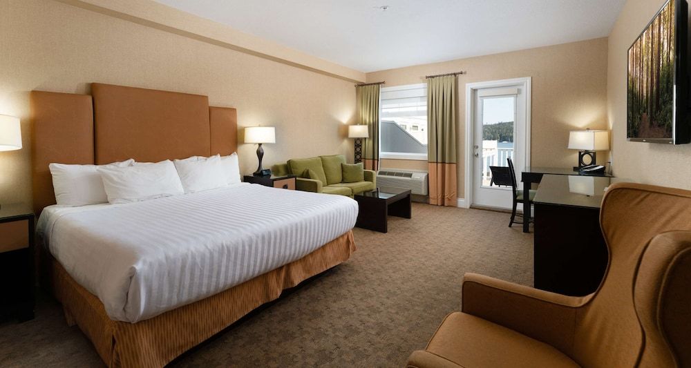 Prestige Oceanfront Resort, WorldHotels Luxury Standard Room, 1 King Bed, Non Smoking, Balcony (with Sofabed) 2