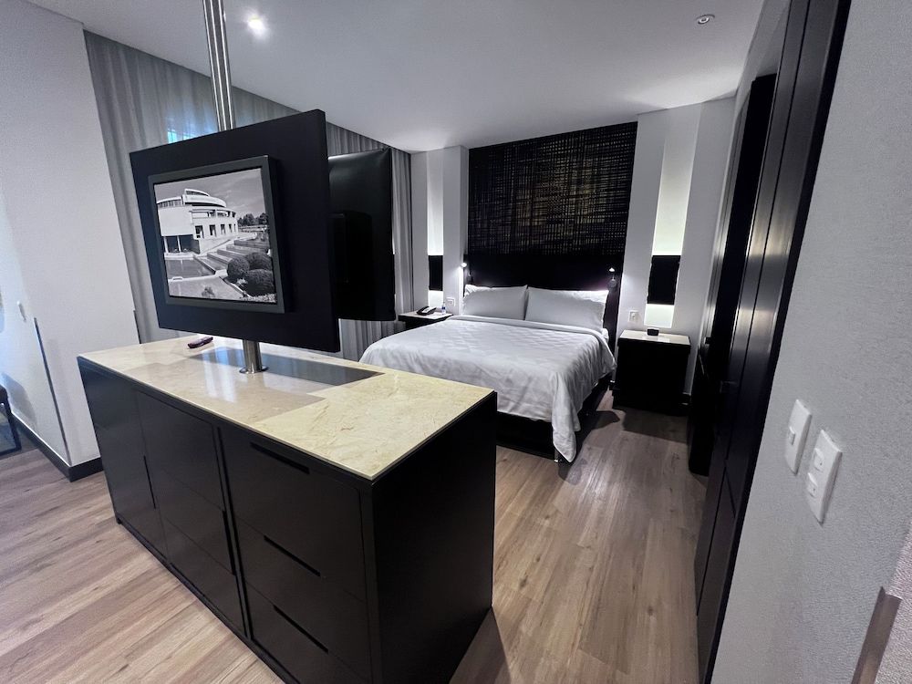 Suite, 1 King Bed