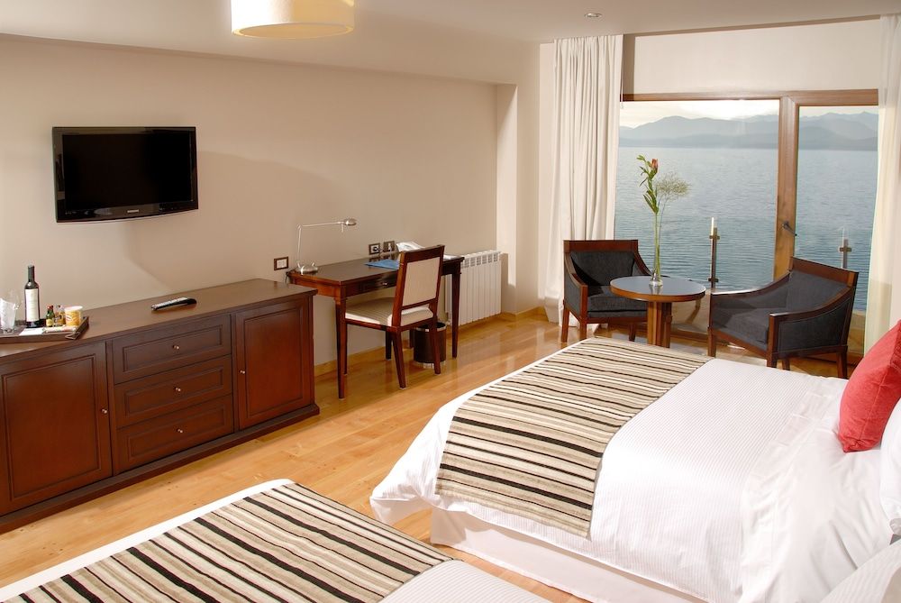 Alma del Lago Suites & Spa Junior Suite, Lake View 3