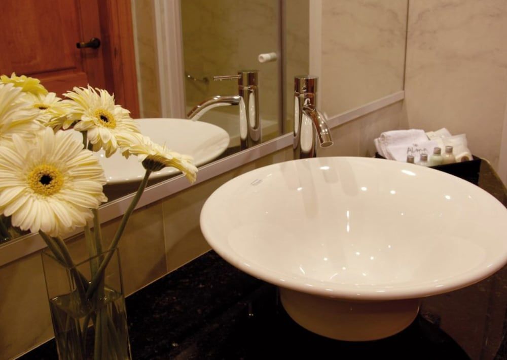 Alma del Lago Suites & Spa Superior Room, Lake View 5