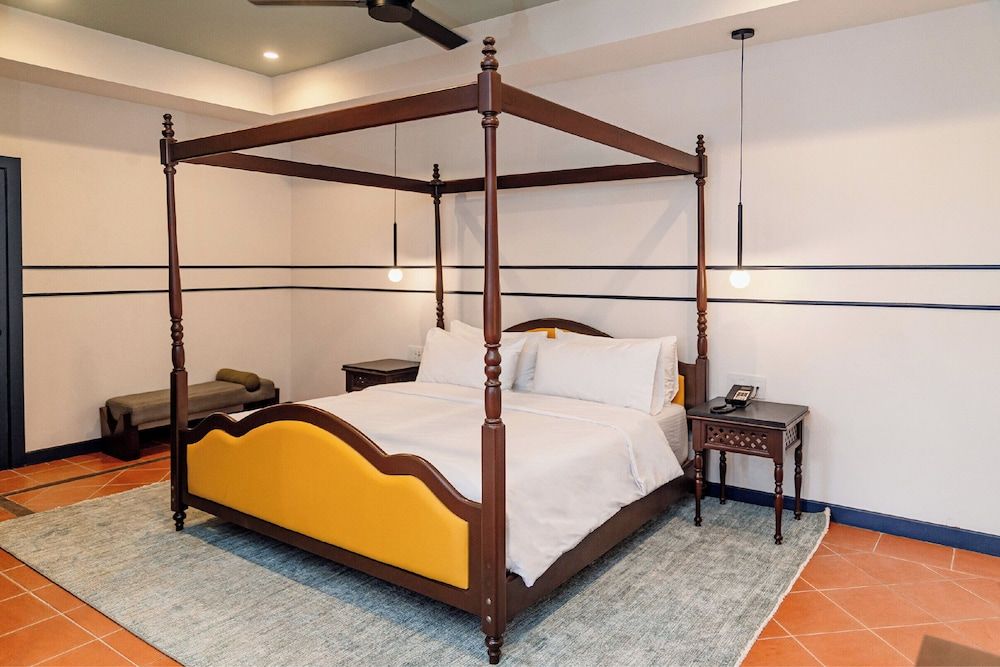 Standard Room, 1 King Bed, Accessible, Non Smoking (Communications)