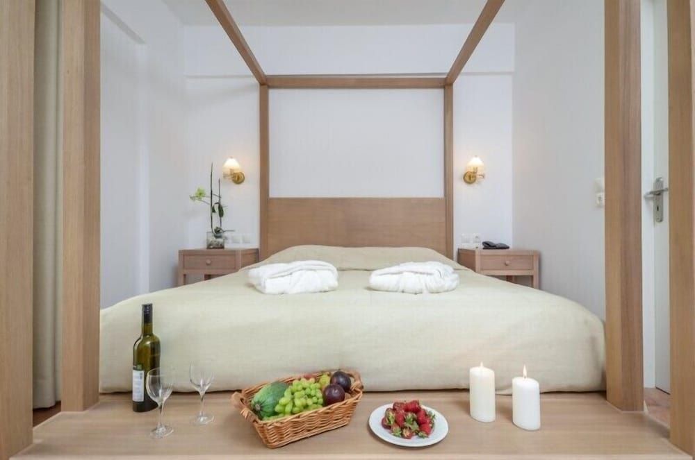 Honeymoon Room