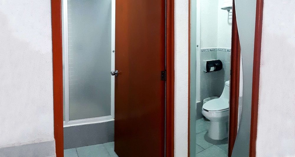 Best Western Global Express Suite, 1 King Bed, Non Smoking, Refrigerator & Microwave 10