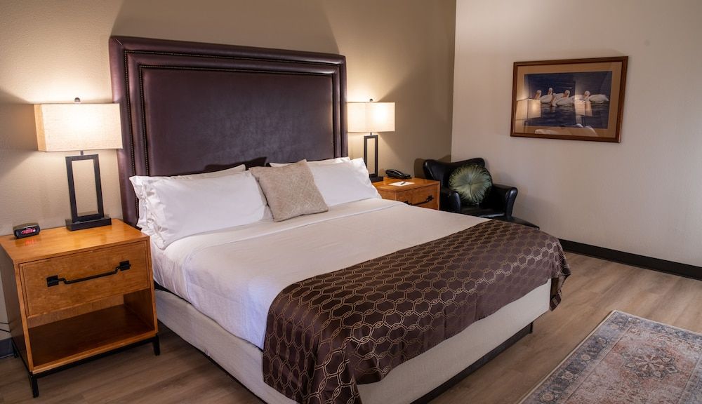 Running Y Resort Deluxe Room, 1 King Bed, Mountain View (Golf View King Lodge)
