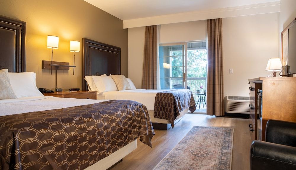 Running Y Resort Standard Room, 2 Queen Beds (Village View Queen Lodge) 2