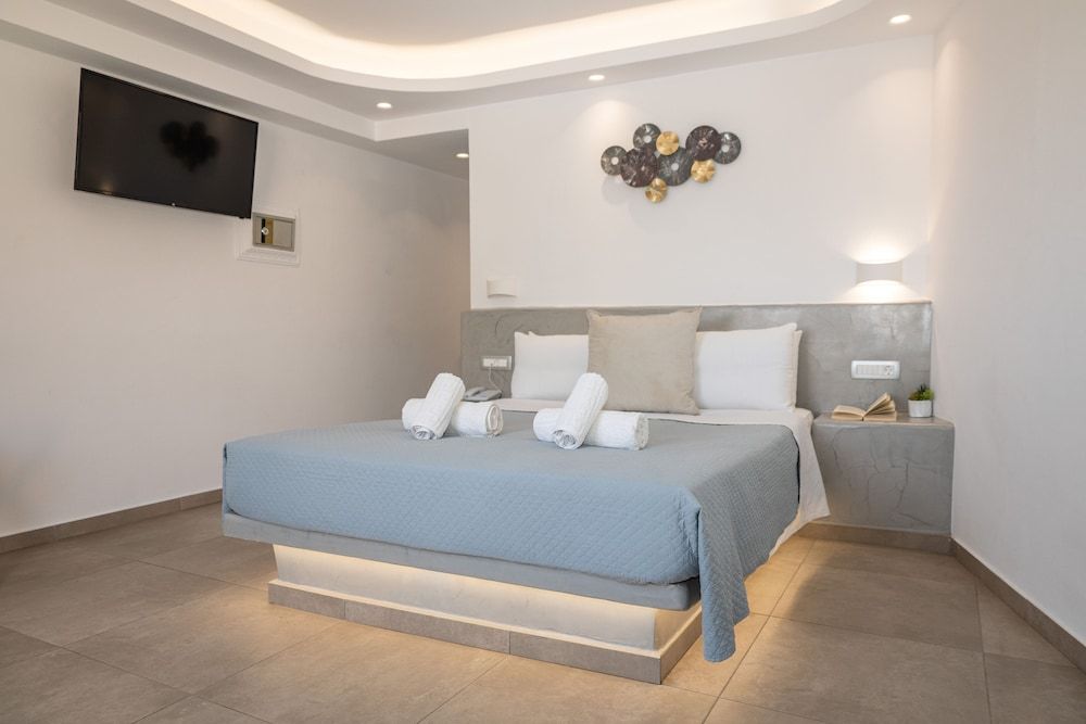 undefined Perissa Bay 6