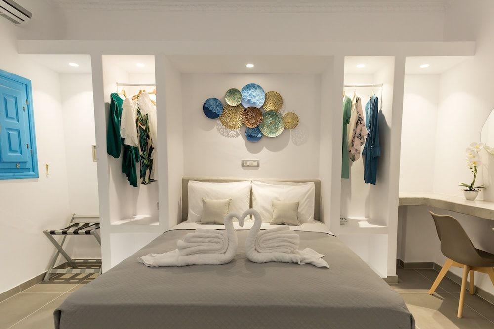 undefined Perissa Bay 5