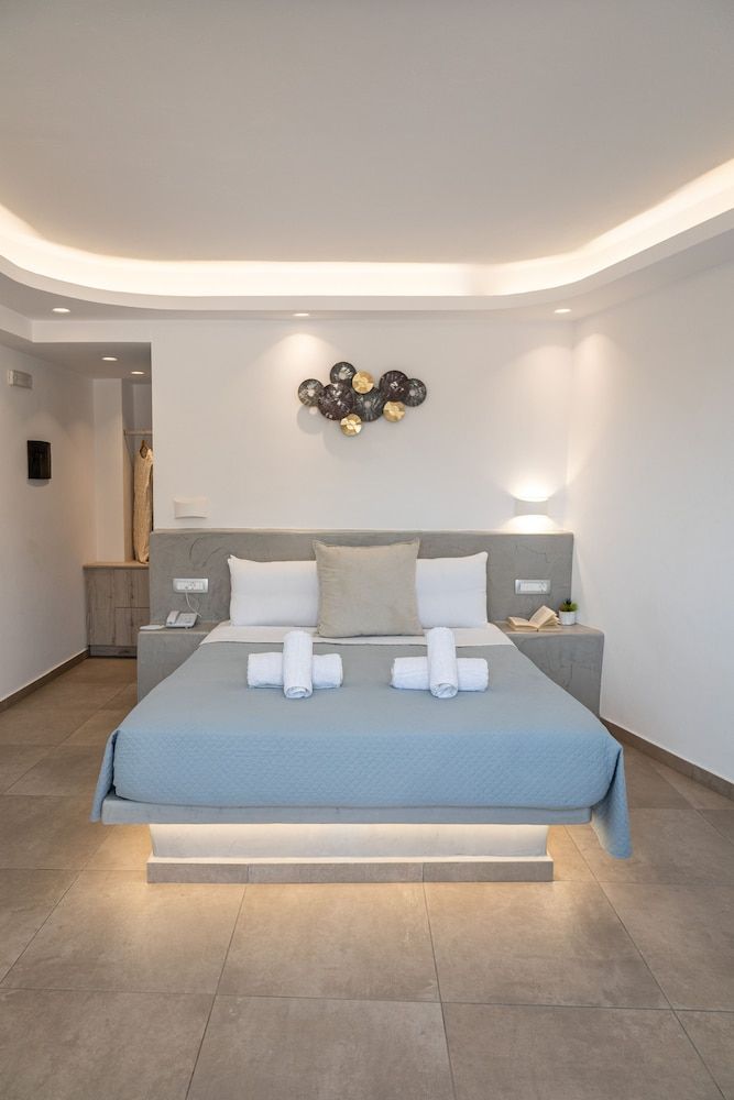 undefined Perissa Bay 8