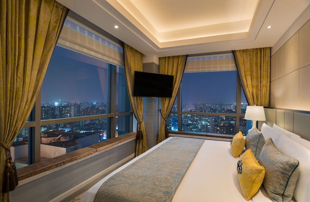 The Manor Junior Suite