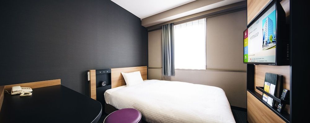 Single Room, Smoking