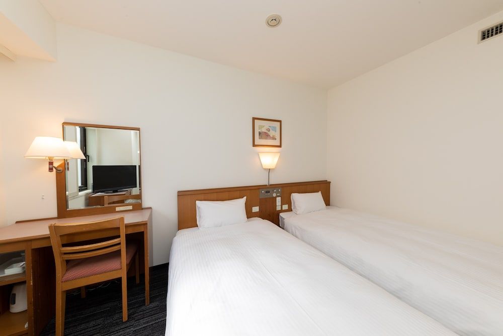 Twin Room, Smoking