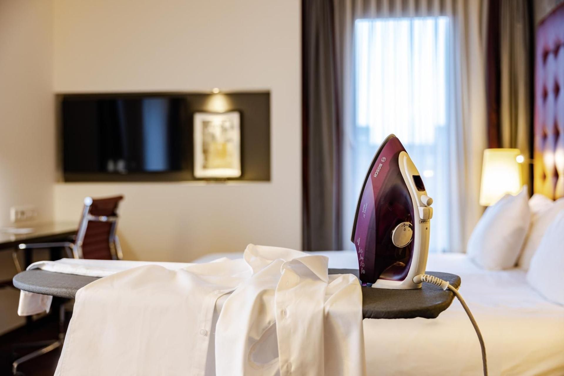 1 King Bed Standard Accessible