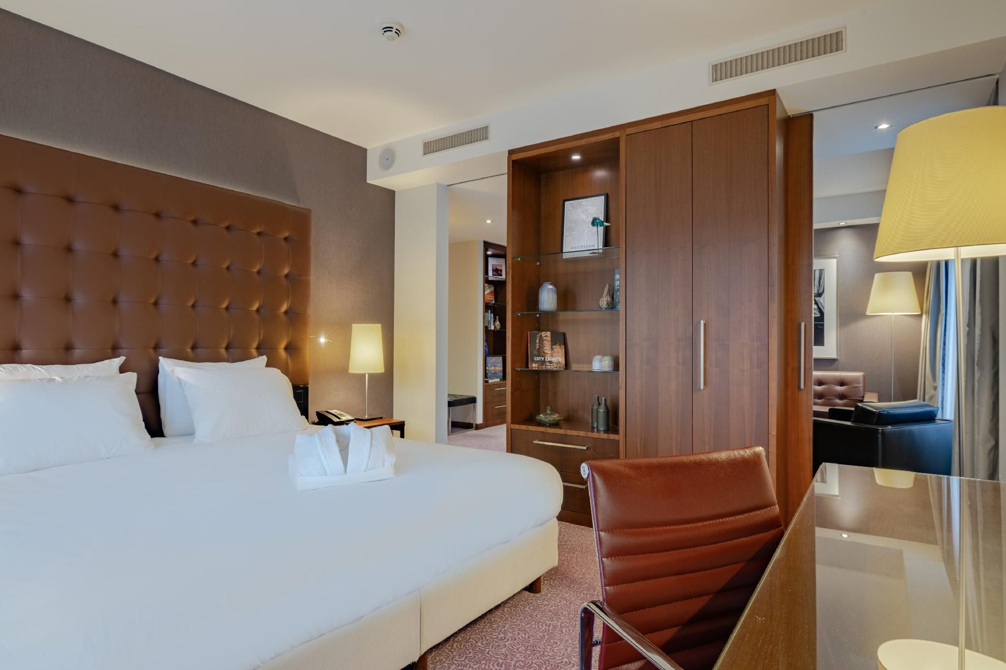 1 King Bed Junior Suite
