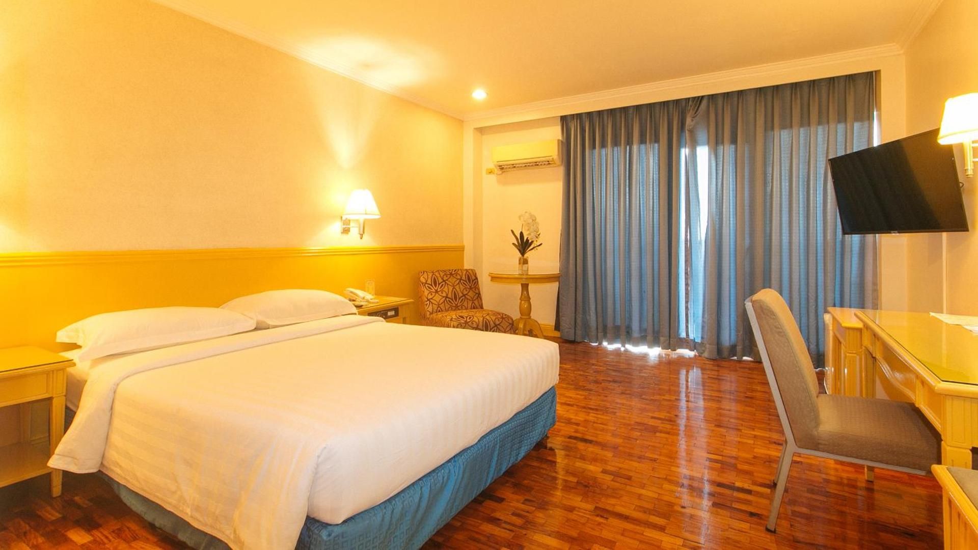undefined Aloha Hotel 8