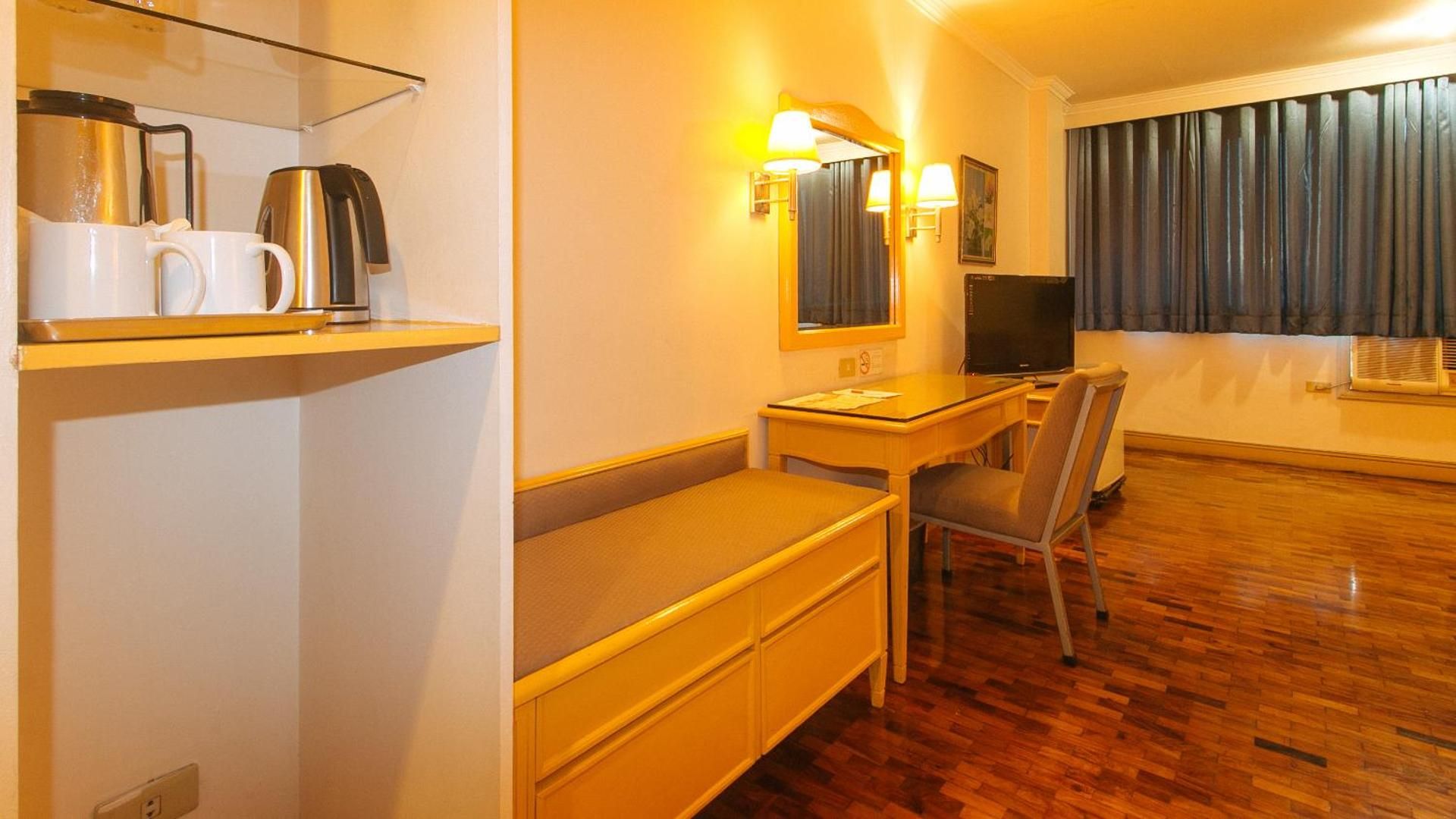 undefined Aloha Hotel 9