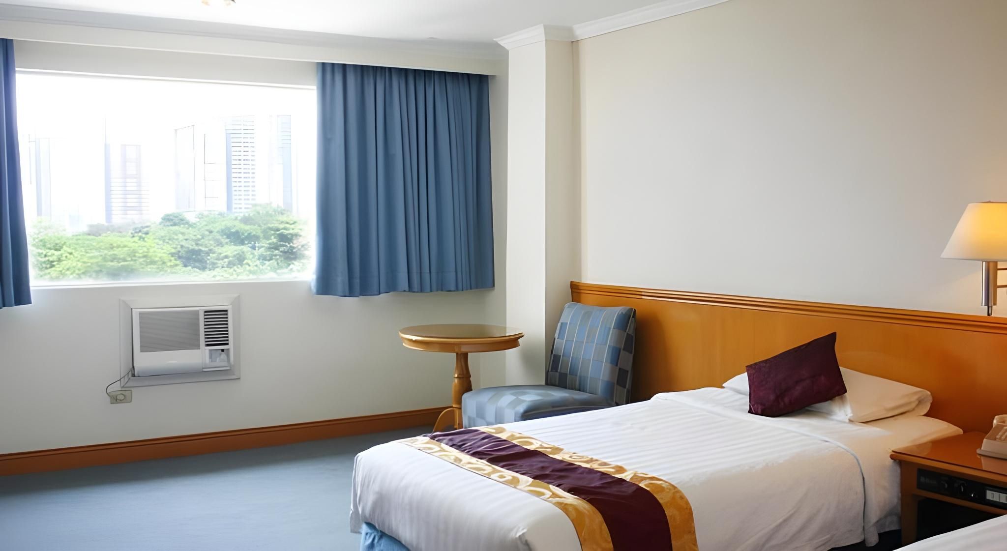undefined Aloha Hotel 6