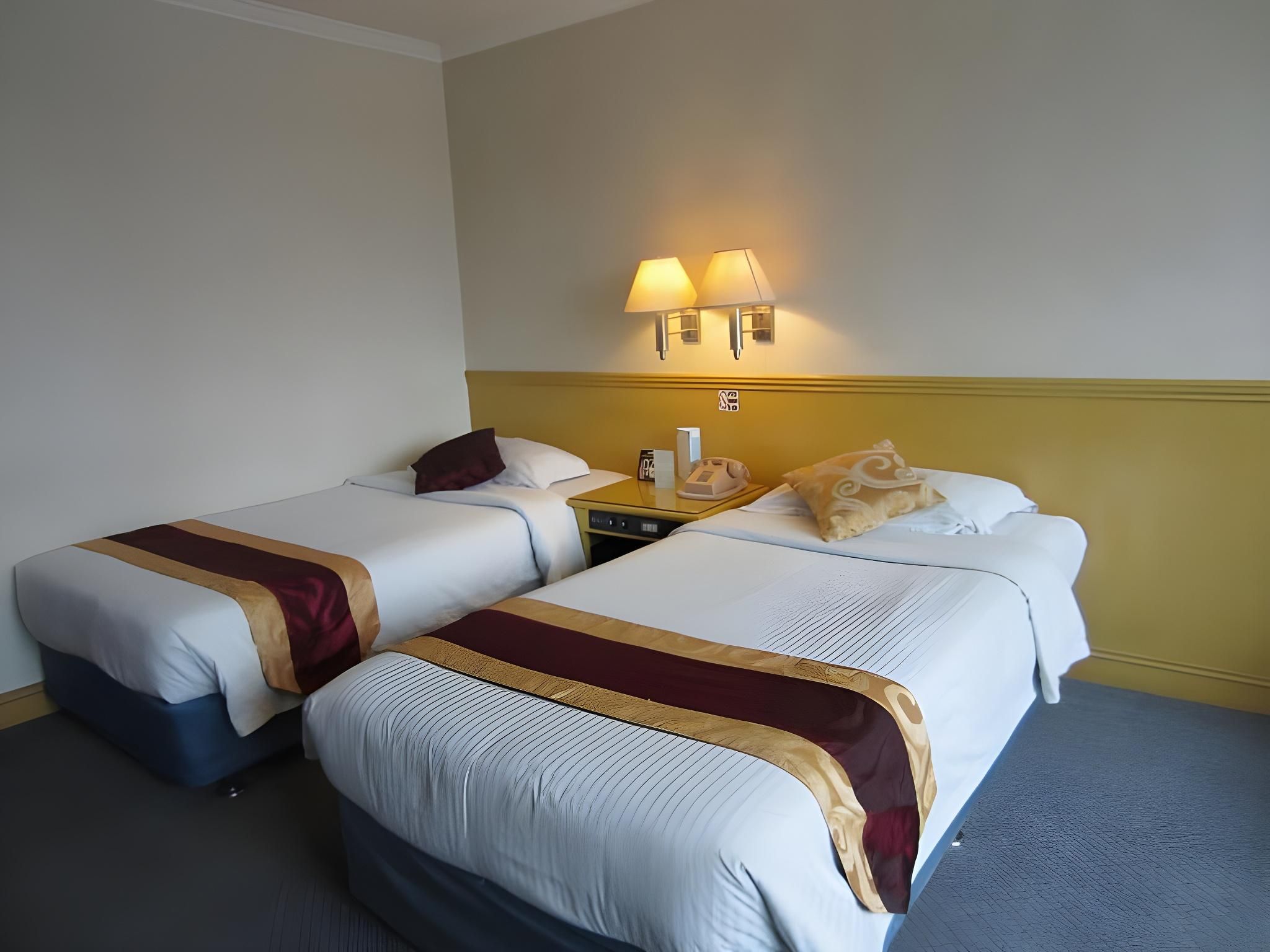 undefined Aloha Hotel 4