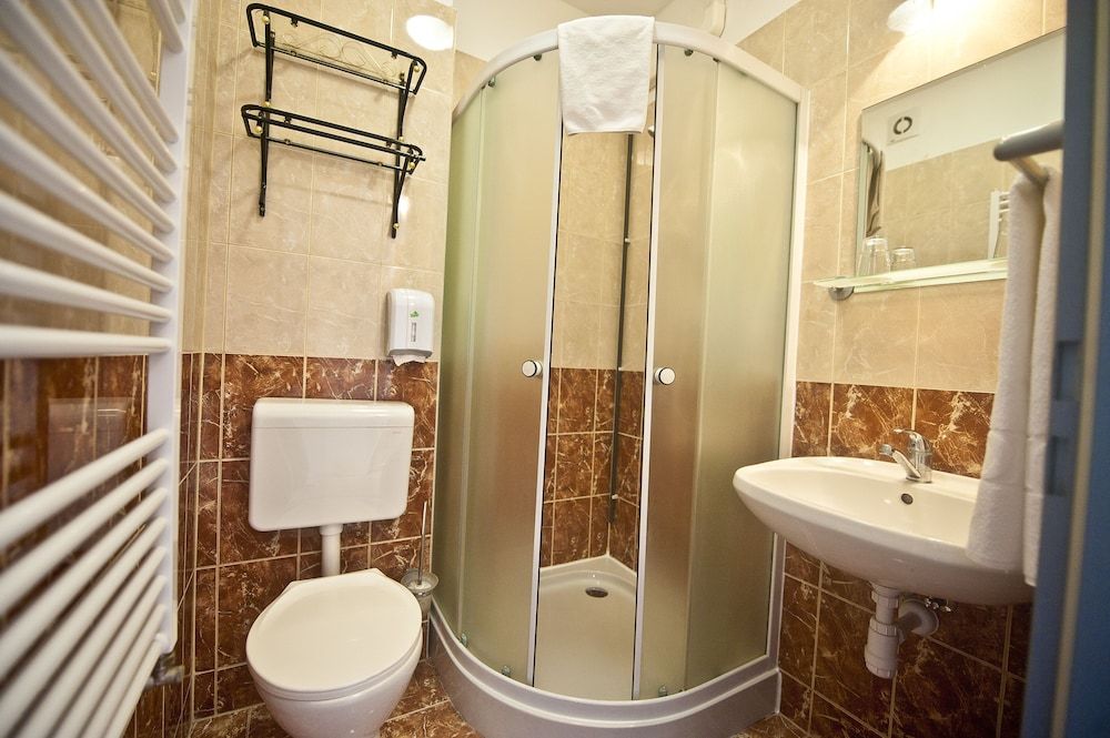 Canada Hotel Standard Twin Room 3