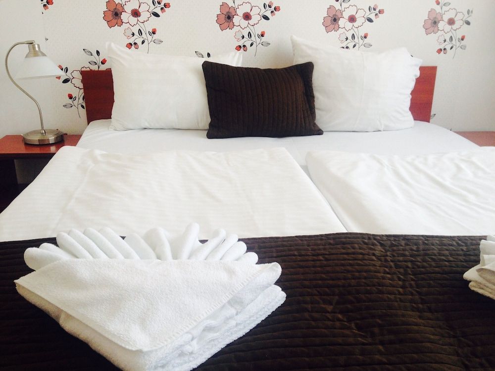 undefined Canada Hotel 2