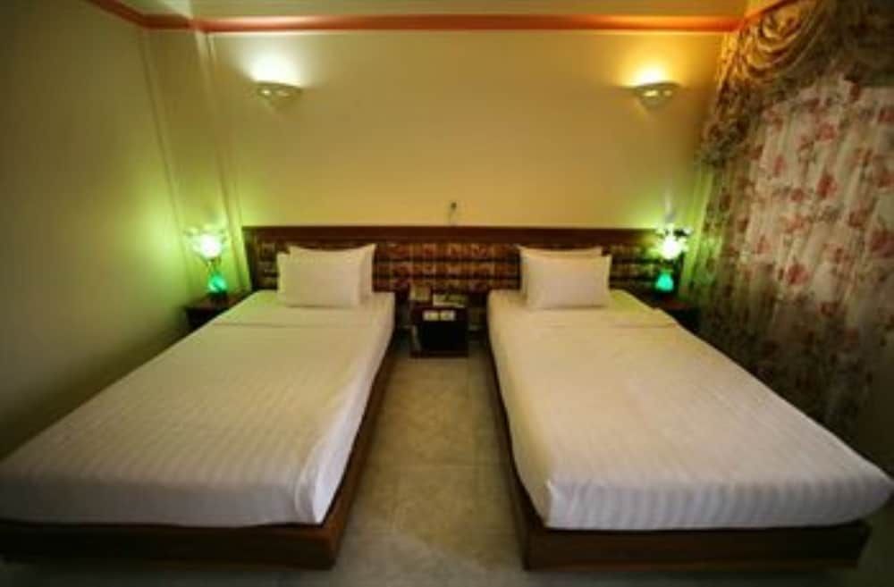 undefined Lucky Star Hotel 6