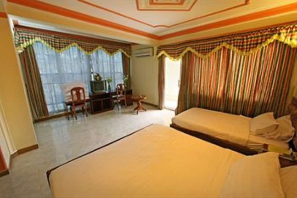 undefined Lucky Star Hotel 7