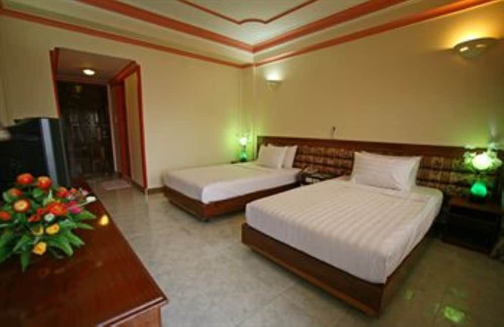 undefined Lucky Star Hotel 8