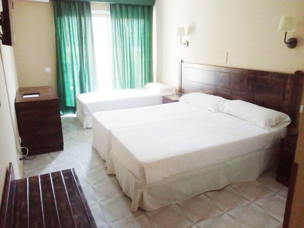 Hotel Aeropuerto Sur Standard Triple Room, 3 Twin Beds