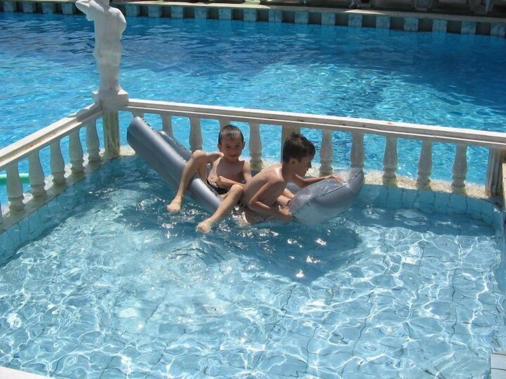 undefined West Ada Inn Hotel 9