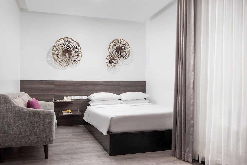 King Grand Boutique Hotel Standard Room, 1 Queen Bed 4