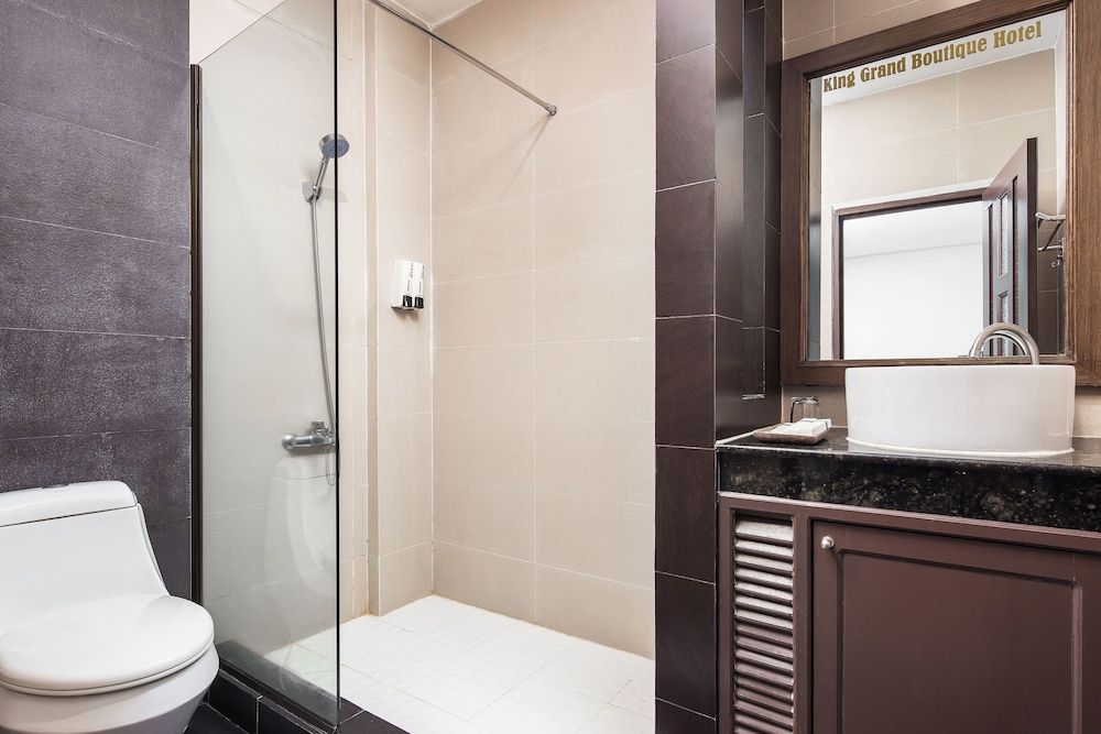 King Grand Boutique Hotel Standard Room, 1 Queen Bed 5