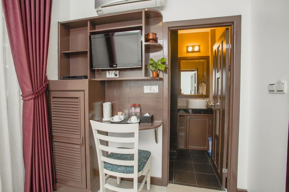 King Grand Boutique Hotel Standard Room, 1 Queen Bed 7