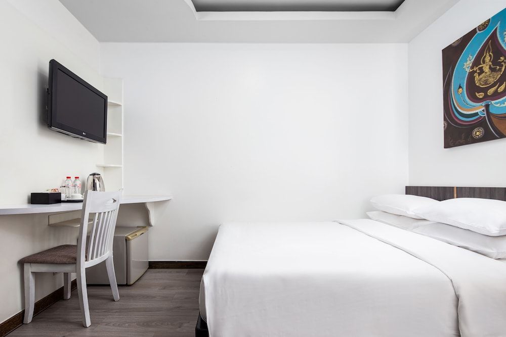 King Grand Boutique Hotel Standard Room, 1 Queen Bed 3