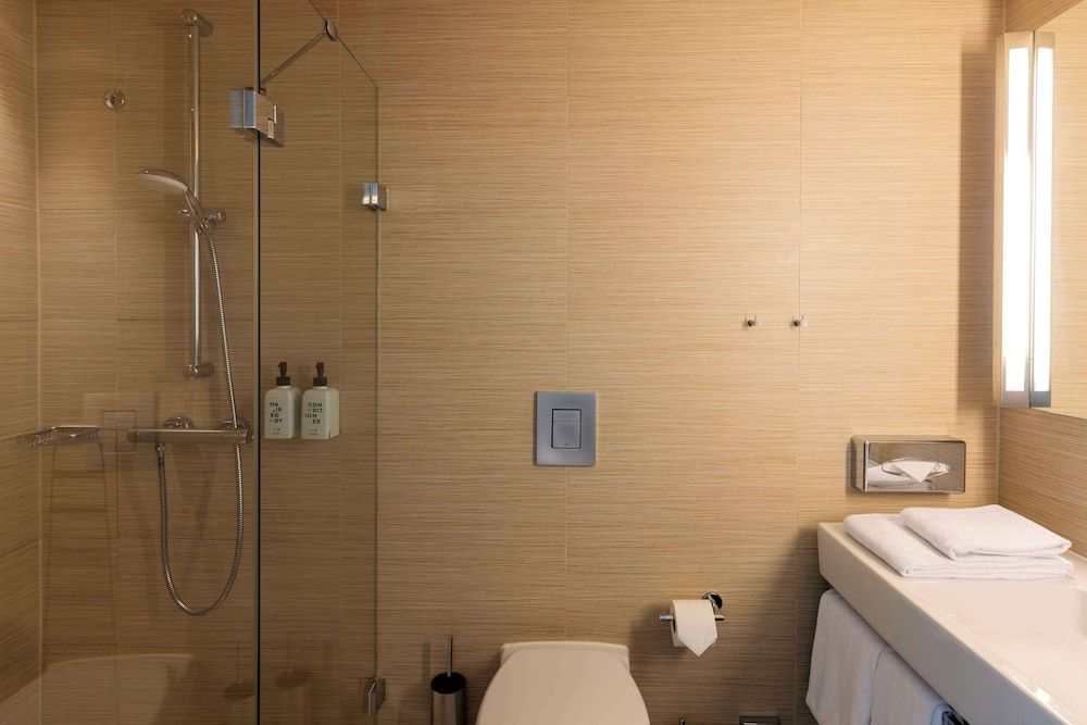 Scandic Hamburg Emporio Standard Room (King) 7