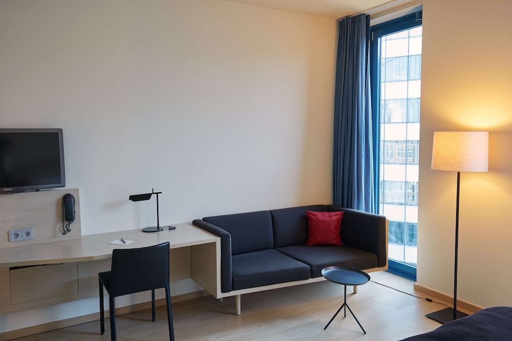 Scandic Hamburg Emporio Standard Room (King) 8