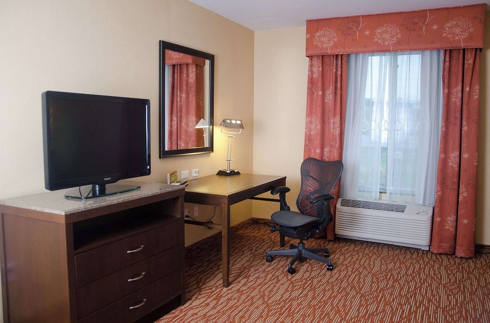 Room, 1 King Bed, Accessible (Mobility & Hearing, Roll-In Shower)