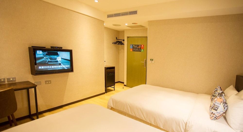 Comfort Quadruple Room, 2 Double Beds, No Windows