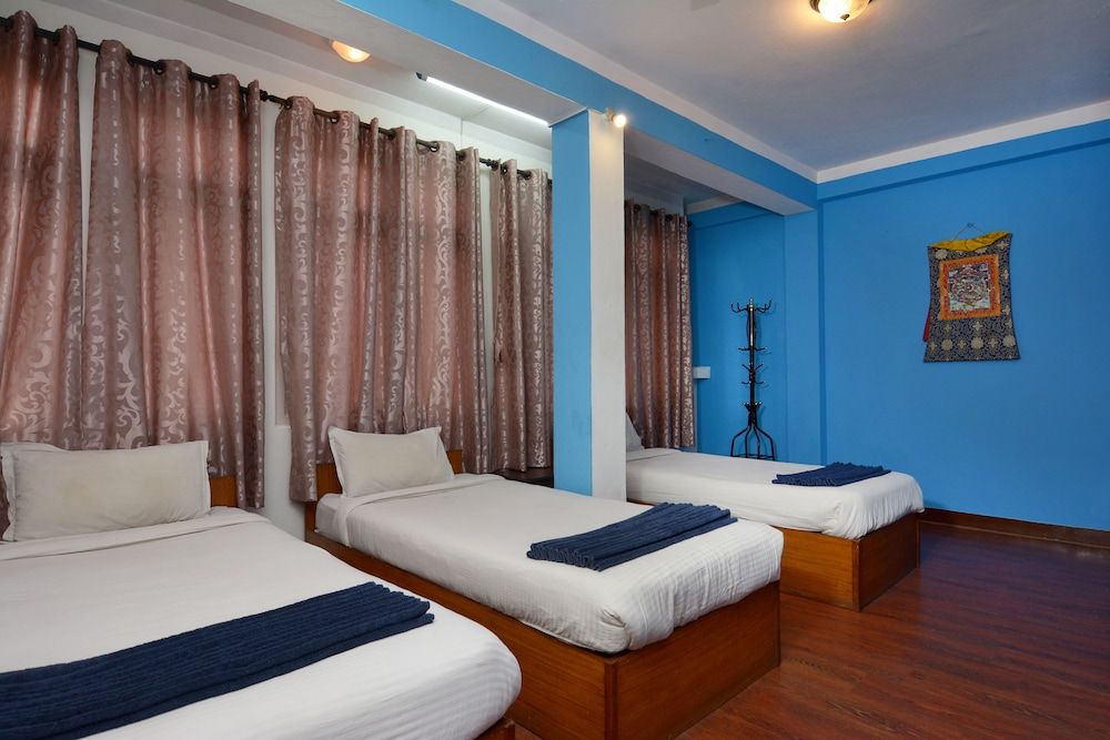 Hotel Silver Home - Hostel Comfort Triple Room, 3 Twin Beds, Private Bathroom 2