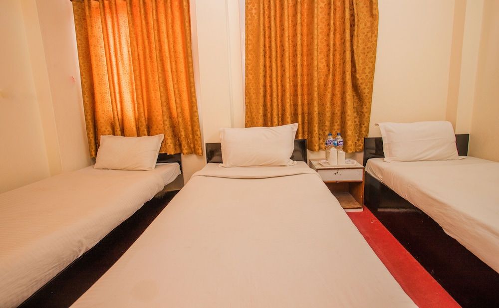 Hotel Silver Home - Hostel Comfort Triple Room, 3 Twin Beds, Private Bathroom 5