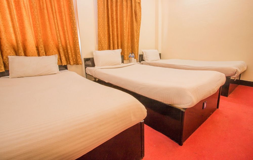Hotel Silver Home - Hostel Comfort Triple Room, 3 Twin Beds, Private Bathroom 4