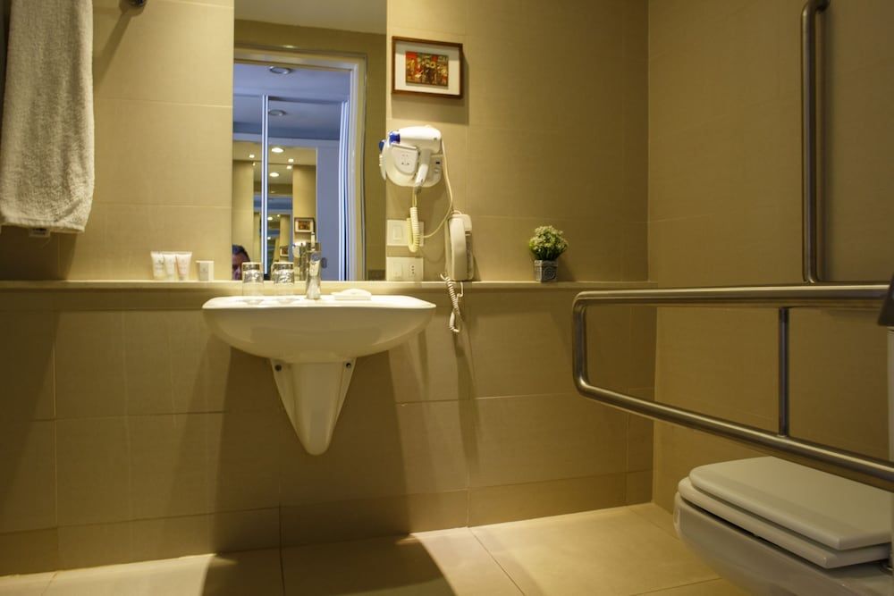 After Hotel Standard Double Room, 1 Queen Bed, Accessible 6