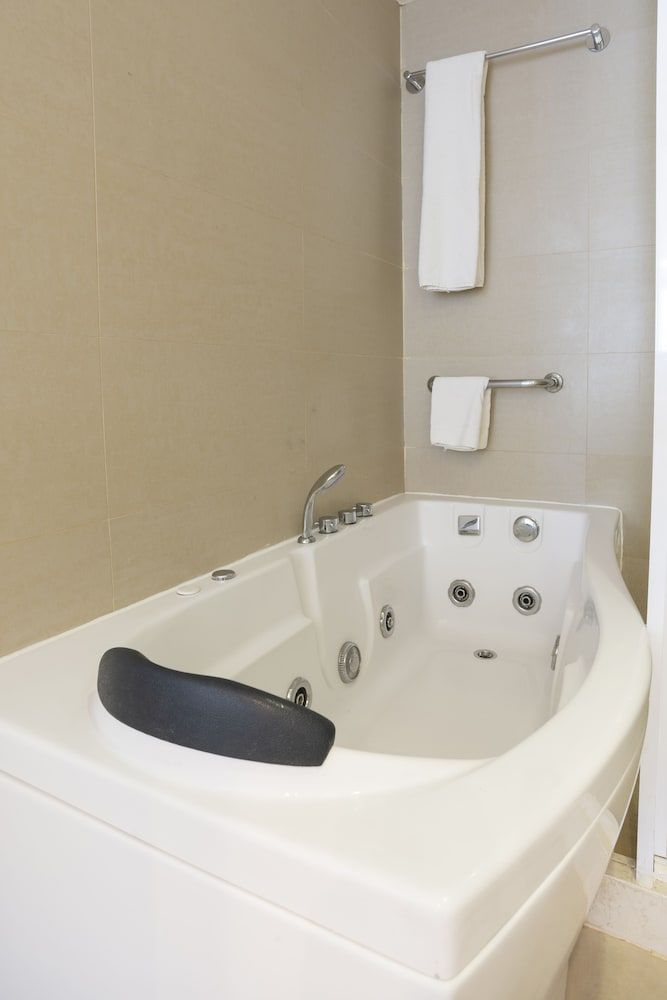 After Hotel Studio Suite 8